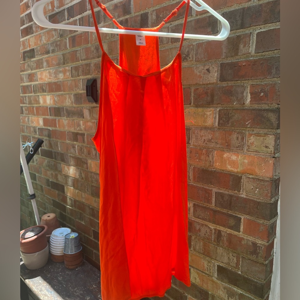 Old Navy women’s size Medium 100% Rayon Orange silky tank top like new
